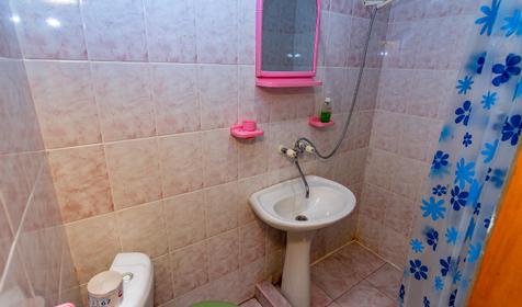 Трехместный однокомнатный, 1 этаж. Гостиница Эдельвейс, г. Ейск