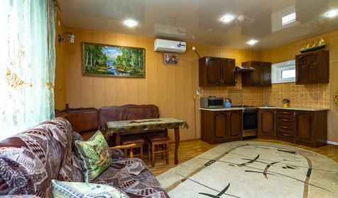 Люкс, 60 кв.м. Гостевой дом На Чапаева 4б, Ейский район, Должанская