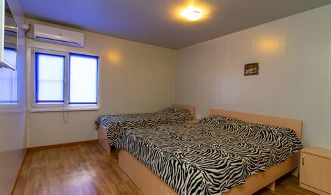 Однокомнатный трехместный номер. Гостевой дом АртДиЖан, Темрюкский район, Веселовка