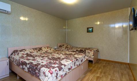 Однокомнатный трехместный номер. Гостевой дом АртДиЖан, Темрюкский район, Веселовка