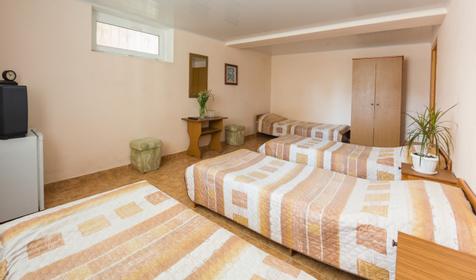 Четырехместный номер с удобствами, с вентилятором