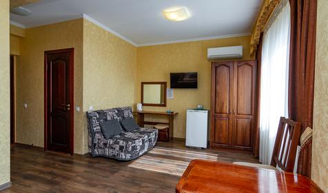 Четырехместный полулюкс с видом на море