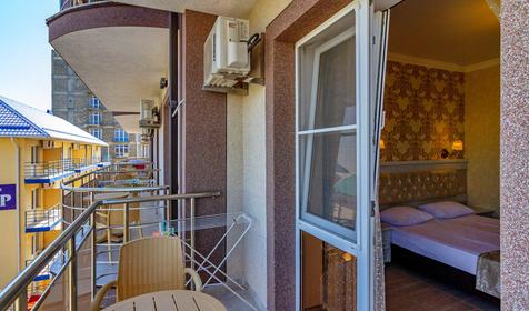 Стандарт двухместный, вид на бассейн. Отель Золотые пески, Анапа, п. Витязево