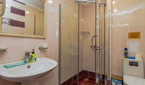 Стандарт трехместный, вид на бассейн. Отель Золотые пески, Анапа, п. Витязево