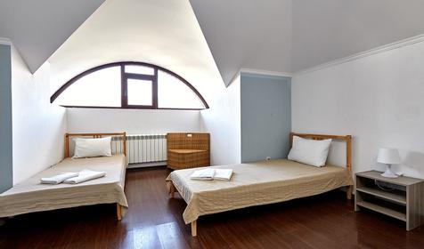 Эконом трехместный