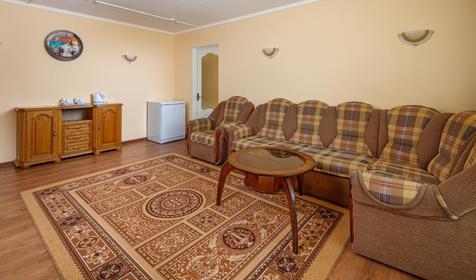 Апартаменты четырехместные двухкомнатные. Отель Кристалл, Геленджик