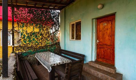 Трехместный двухкомнатный (в административном корпусе). База отдыха Тавуш, Лабинский район, ст. Упорная