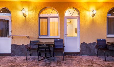 Трехместный