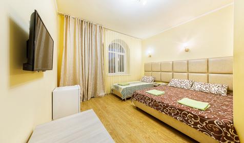 Трехместный