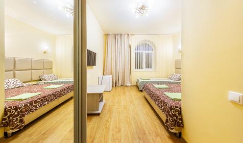 Трехместный