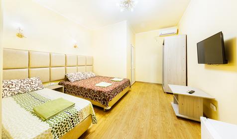 Трехместный