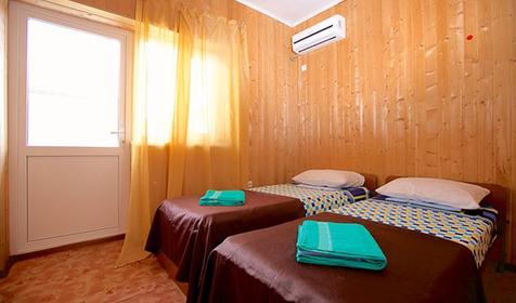 Стандарт трехместный. Гостевой дом Родничок. Анапа