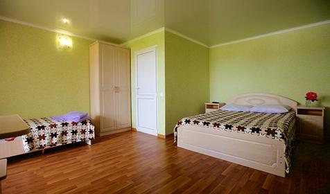 Стандарт улучшенный трехместный. Гостевой дом Родничок. Анапа