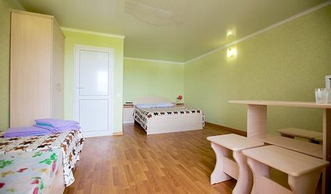 Стандарт улучшенный трехместный. Гостевой дом Родничок. Анапа