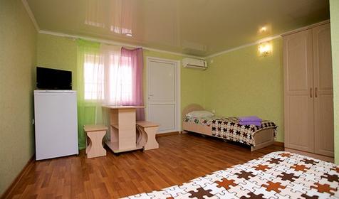 Стандарт улучшенный трехместный. Гостевой дом Родничок. Анапа