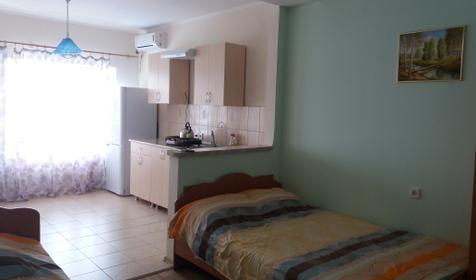 Четырёхместный номер "Студия" №7 с видом на море