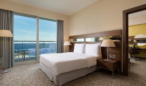 Люкс с видом на море. Отель Radisson Blu Resort&Congress Centre (Рэдиссон Блю Курорт и Конгресс Центр), Сочи