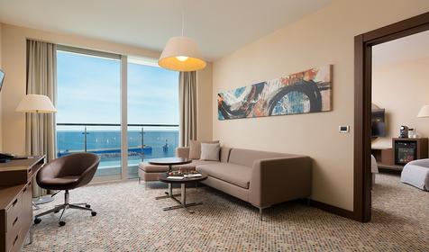 Люкс с видом на море. Отель Radisson Blu Resort&Congress Centre (Рэдиссон Блю Курорт и Конгресс Центр), Сочи