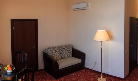 Люксдвухкомнатный двухместный (вид на море). Отель Калифорния, Геленджик