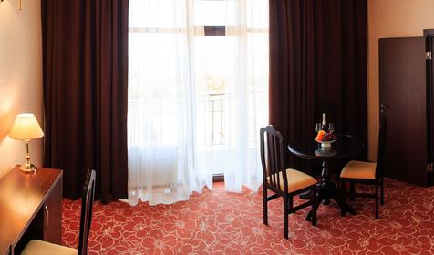 Люксдвухкомнатный двухместный (вид на море). Отель Калифорния, Геленджик