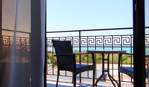 Люксдвухкомнатный двухместный (вид на море). Отель Калифорния, Геленджик