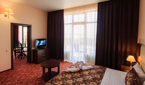 Люксдвухкомнатный двухместный (вид на море). Отель Калифорния, Геленджик