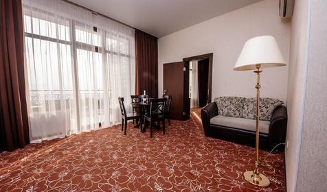 Люксдвухкомнатный двухместный (вид на море). Отель Калифорния, Геленджик