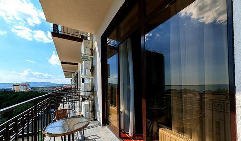 Стандарт с балконом и видом на горы. Отель Калифорния, Геленджик