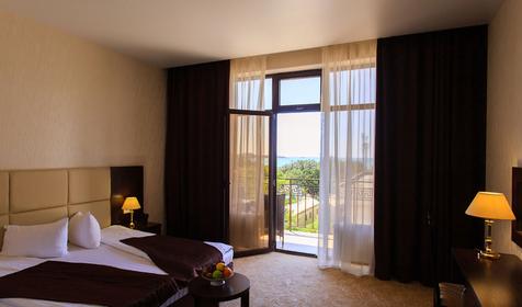 Стандарт двухместный (вид на море) с балконом. Отель Калифорния, Геленджик