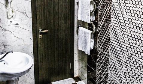 Люкс двухкомнатный четырехместный с балконом (вид на окрестности)