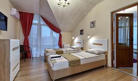 Семейный улучшенный трехкомнатный четырехместный с двумя санузлами. Отель Золотой фазан, Темрюк, Кучугуры