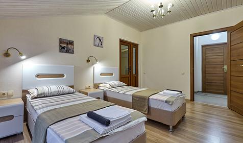 Семейный улучшенный трехкомнатный четырехместный с двумя санузлами. Отель Золотой фазан, Темрюк, Кучугуры