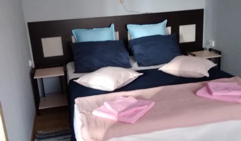 Двух-, пятиместный коттедж