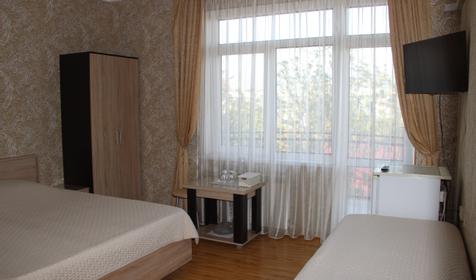 Трехместный