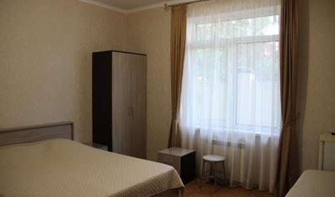 Трехместный