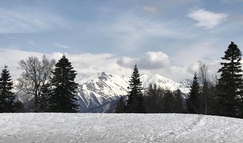 Романтик у реки