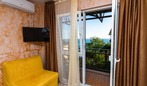 Двухкомнатный люкс с кухней-гостиной и балконом (вид на море)