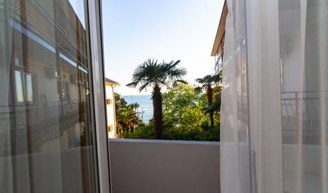 Двухкомнатный семейный с балконом