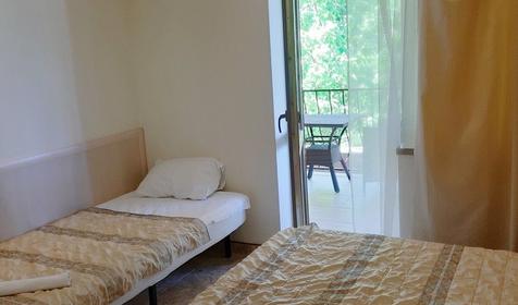 Трехместный номер с удобствами на этаже, 2 этаж. Гостевой дом на ул. Набережная 6б, Туапсинский район, п. Небуг