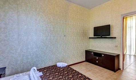 Четырехместный двухкомнатный стандарт с балконом. Гостевой дом Dolche Vita, г. Геленджик, мкр. Голубая бухта