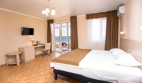 Пятиместный люкс с балконом и видом на море