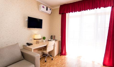 Трехместный стандарт с балконом и видом на море