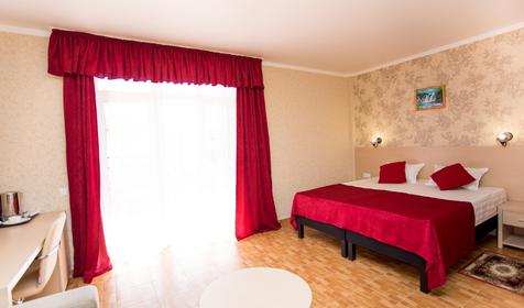 Трехместный стандарт с балконом и видом на море