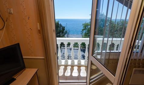 Четырехместный стандарт с балконом