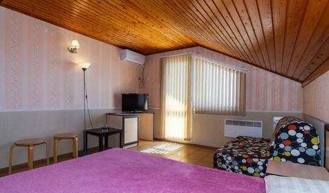 Четырехместный стандарт с балконом