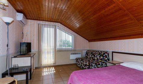 Четырехместный стандарт с балконом