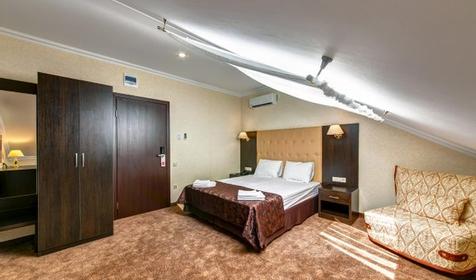 Стандарт двухместный мансардный. Отель Oscar (Оскар). Геленджик