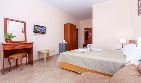 Четырехместный полулюкс с балконом