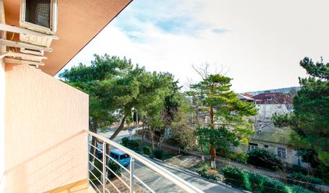 Четырехместный полулюкс с балконом