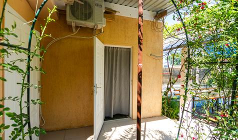 Четырехместный с удобствами. Гостевой дом Лазурит, Адлер